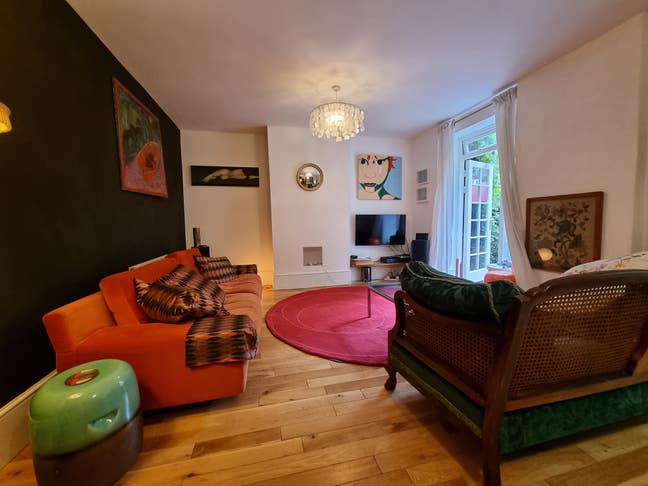 Furnished Double roon in beautiful garden flat.  Main Photo