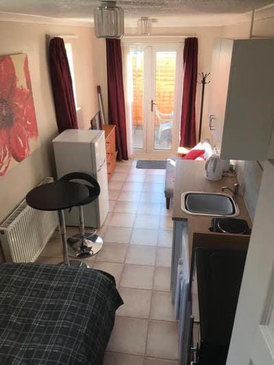 Self contained bedroom, kitchen, bathroom Main Photo