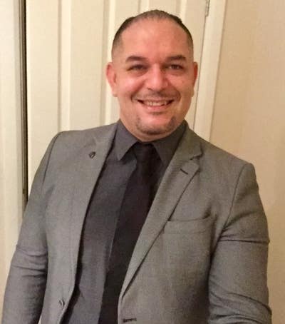 Professional Male seeks a  studio / apartment  Main Photo