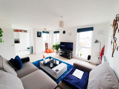 Brand New Modern Double Bedroom - Elizabeth Line Main Photo