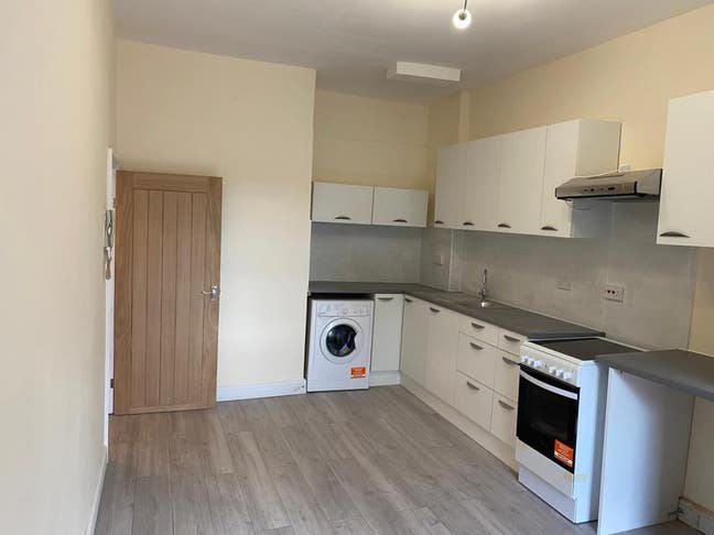 Spacious 2 bedrooms flat to let in London N16. Main Photo