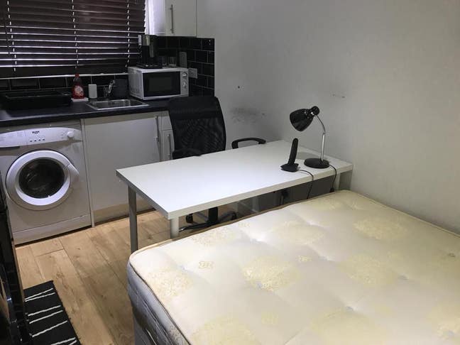 Studio to Rent Main Photo