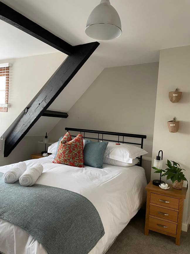Beautiful South Hams cottage right on the coast Main Photo