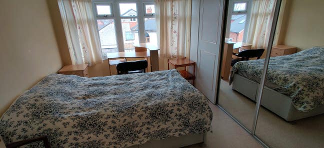 Double room near Reading city centre  Main Photo