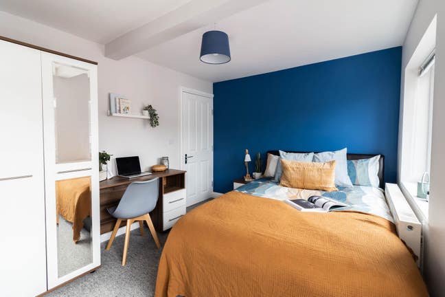 Double En-suite near Warwick Rd | NO DEPOSIT! Main Photo