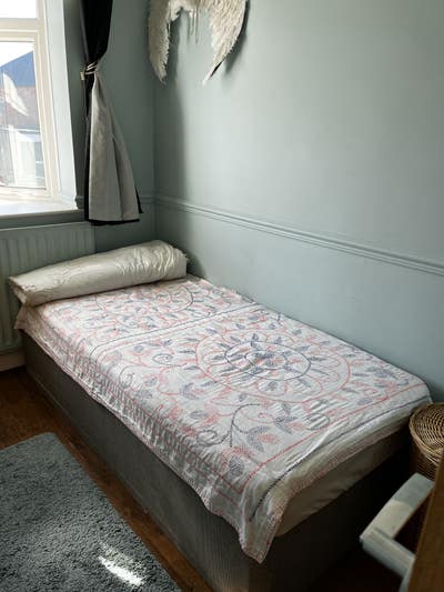 Small room to let  Main Photo