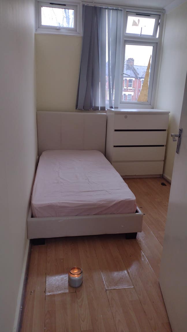 Single bedroom in South London Main Photo
