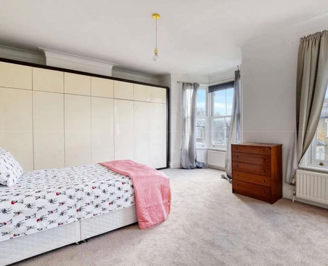 Nice Large Double Room available in Forest Gate E7 Main Photo