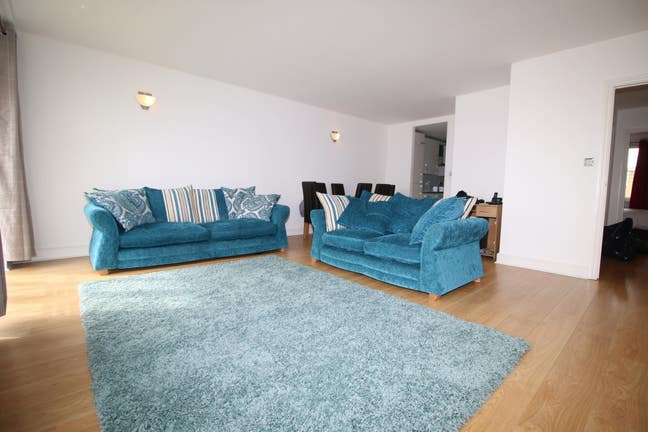 Beautiful 2 Bed Apartment with Riverview's E14  Main Photo