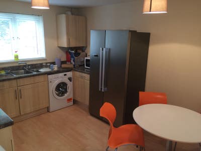 Double Room in A shared House Main Photo