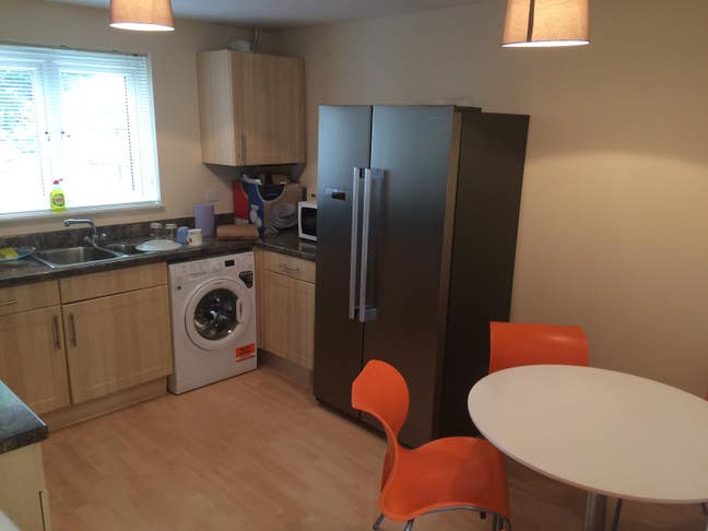 Double Room in A shared House Main Photo