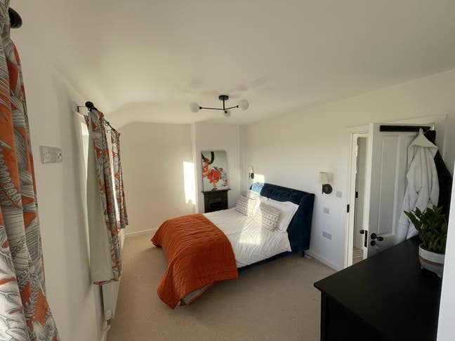 Large Double Room with Own Bathroom Main Photo