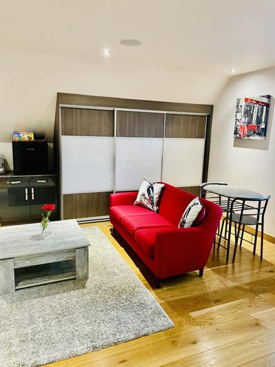 Large immaculate king Room Main Photo