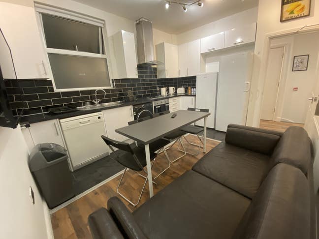 Large fully furnished Bedrooms  SE5 King COllege Main Photo