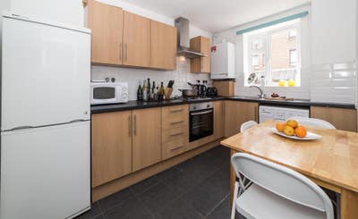 Amazing Double Room - House Share with 2 Flatmates Main Photo