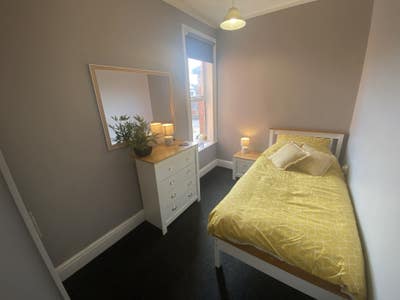 Charming Single Room in City Center Main Photo