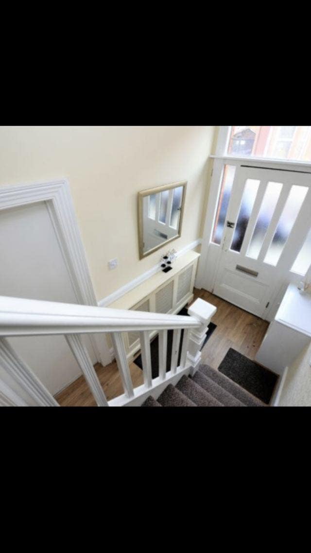Modern En-suite Bedroom Professional only  Main Photo