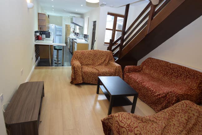 8 bedroom house close to Staffordshire University  Main Photo