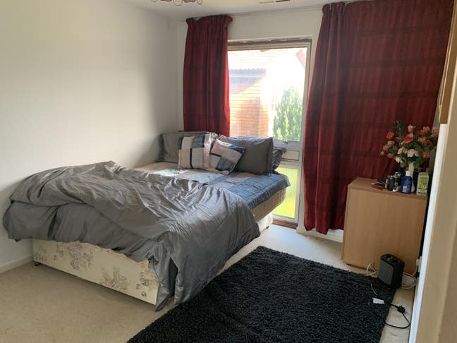 Spacious double room - 15 min walk to East Croydon Main Photo