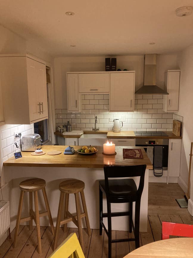 Stroud Medium and Large Double Bedrooms Available Main Photo