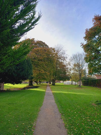 Roo available,walking distance from town Main Photo