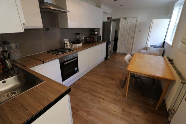 Double room available  in Leyton Station !!! Main Photo