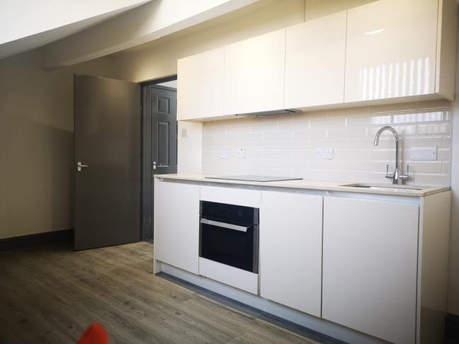 Spacious 1-Bedroom Flat Available Now Main Photo