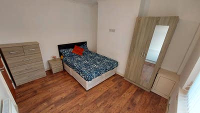 10 minutes from city centre, Kensington area Main Photo