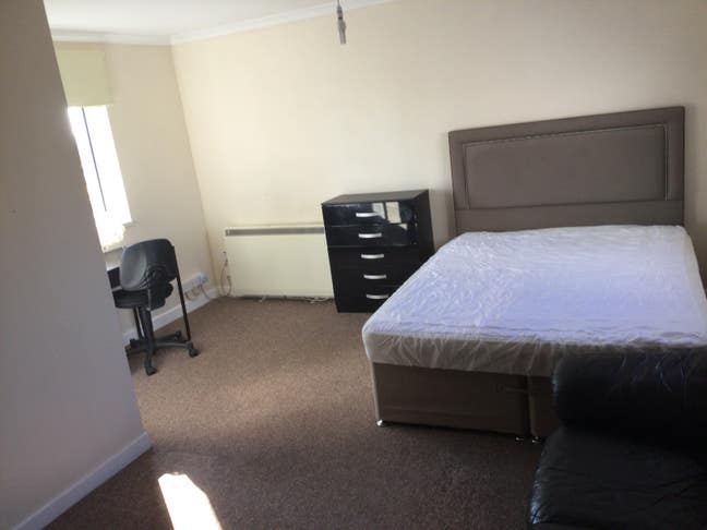 Triple size  en-suite room shared flat Nutley  Main Photo