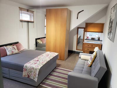 Huge private en-suite room with Large Bathroom Main Photo