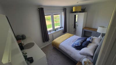Large double room with own bathroom & parking Main Photo