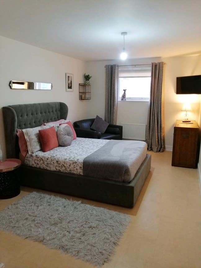 Room with private en suite, for single person. Main Photo