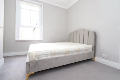 New room in Mile End E3 for May Main Photo