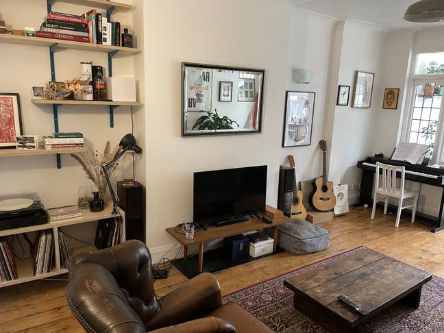 Double Room in Large House with Garden Main Photo