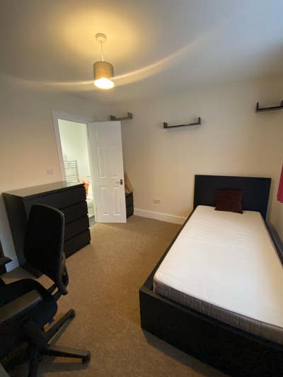 Our Biggest Double Ensuite Guildford Main Photo