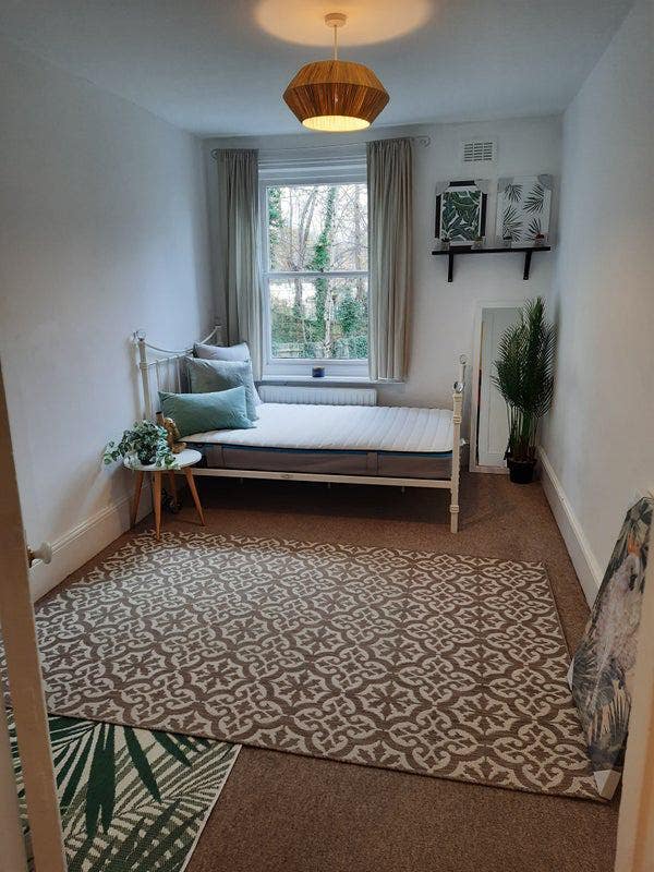 Clean, Comfortable, Stylish, Quiet & Friendly Home Main Photo