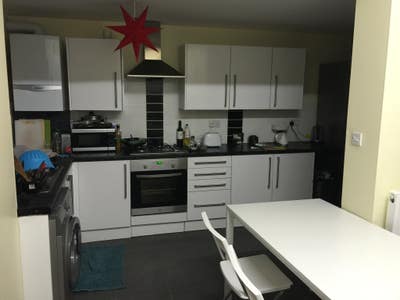 Clean Modern Double Room to rent in Kingston Main Photo