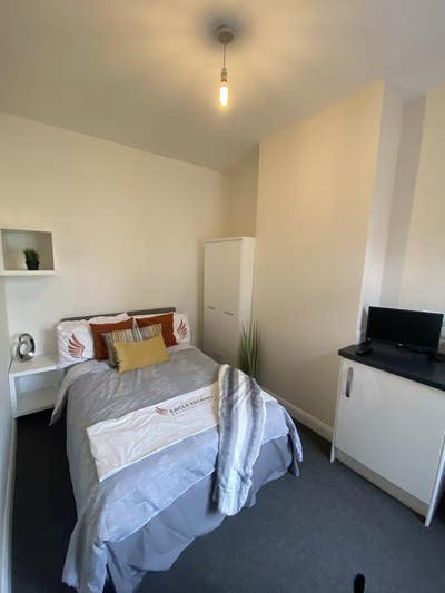 Room with large ensuite/ &pound;730/ NN5 🦅 Main Photo