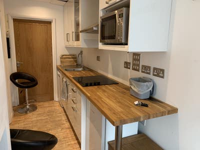 Room with Ensuite + private kitchenette Main Photo