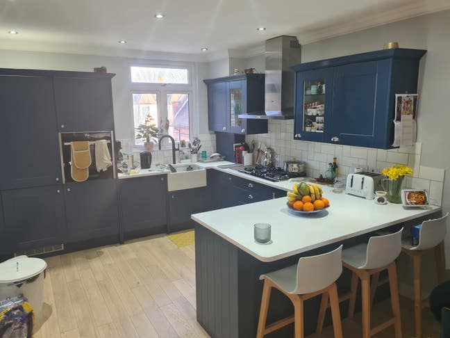 Spare double room to let  Main Photo