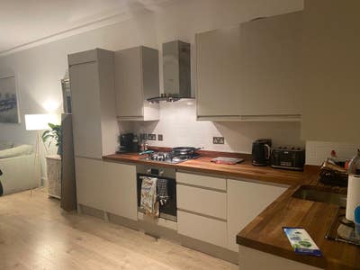 Newly refurbished two bedroom two bathroom flat Main Photo