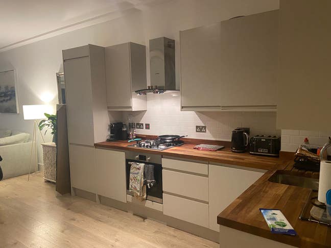 Newly refurbished two bedroom two bathroom flat Main Photo