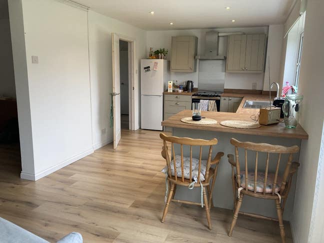 &pound;600 PCM - private double room available now Main Photo