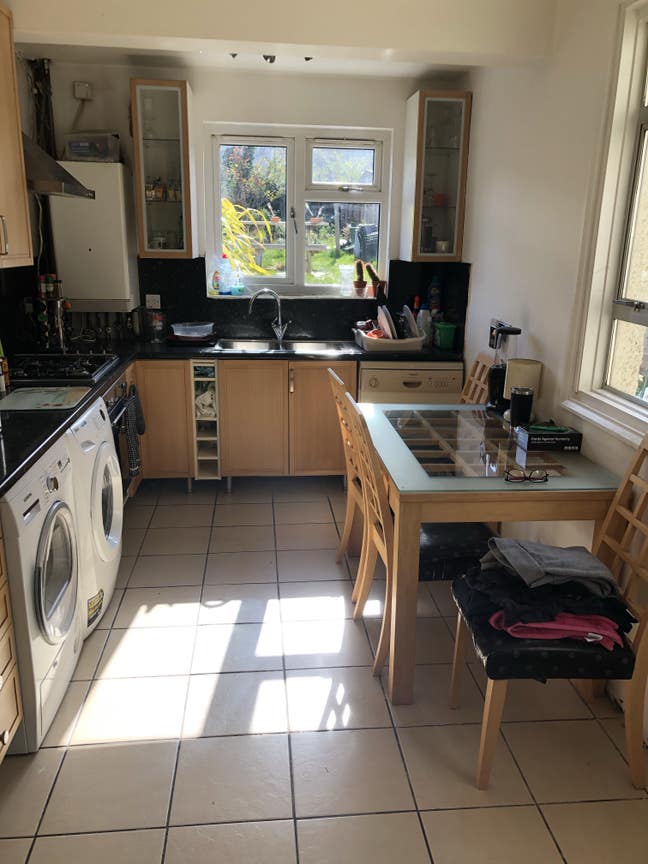 Double Room Very Close to Aylesbury Town  Main Photo