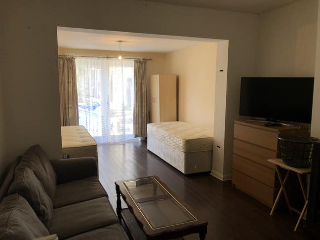 Double Room With Own Lounge Area / East Acton Main Photo