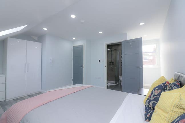 Studio to rent Turnpike Lane  Main Photo