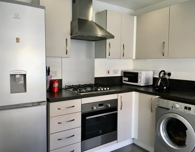 Furnished Single & Double Room In Great Western Pa Main Photo