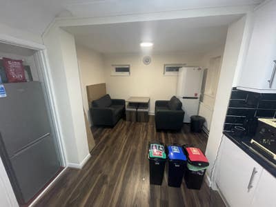 Spacious Double room  all bills/ cleaner inc Main Photo