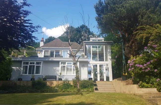 Lovely, quiet & private ensuite studio, view  Main Photo