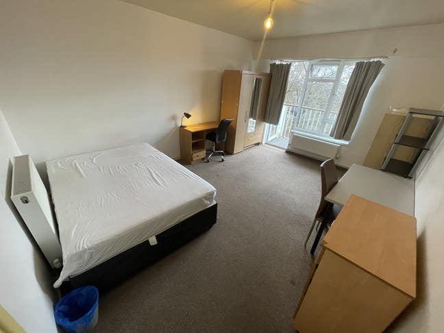 Large Double room Close to Swiss Cottage Main Photo
